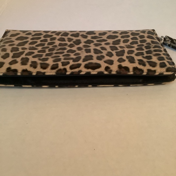 Wallet Wristlet Leopard Print New (but with a few small scratches) - Picture 4 of 14